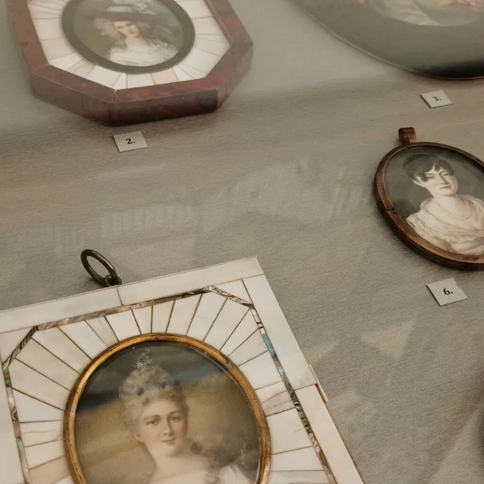 фрагменты экспозиции "Художественная коллекция. Дар актрисы Екатерины Мазуровой"